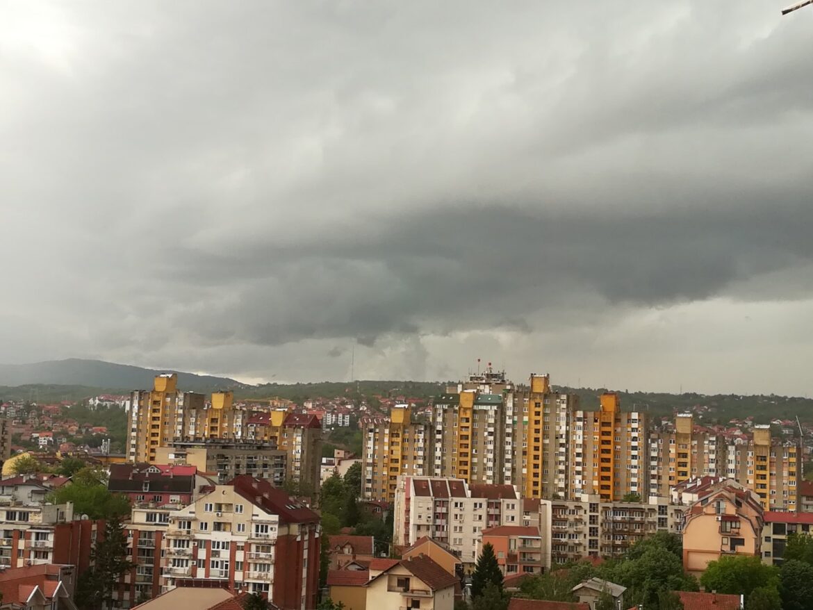 grad nis, zgrade, oblacno, vreme 2