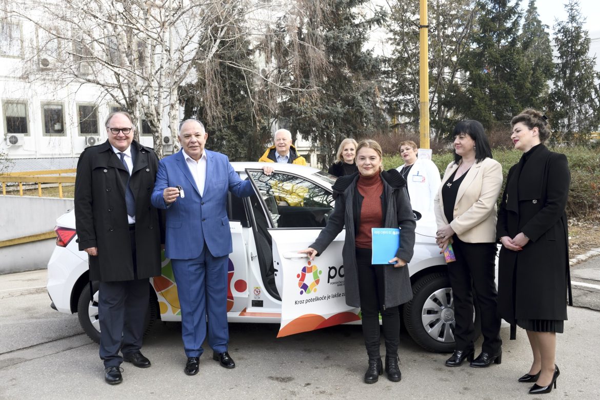 01_UNICEF Srbija_Primopredaja vozila Razvojnom savetovalištu u Nišu