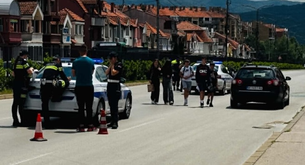 Lančani sudar na Matejevačkom putu u Nišu: Povređene tri osobe, devojčica iz parkiranog automobila izbegla tragediju Lančani sudar na Matejevačkom putu u Nišu: Povređene tri osobe, devojčica iz parkiranog automobila izbegla tragediju